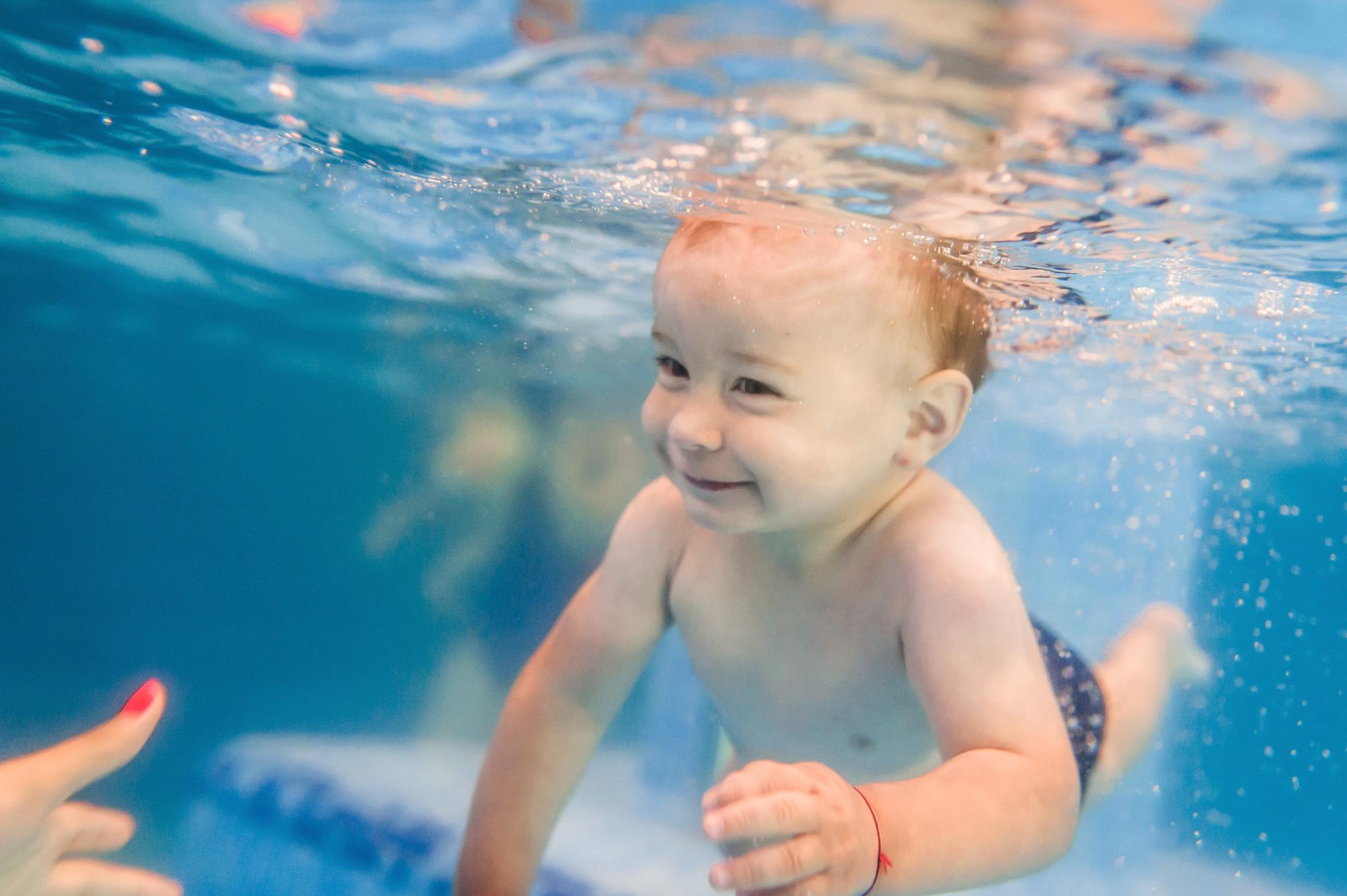 Beneficios de natación en bebés